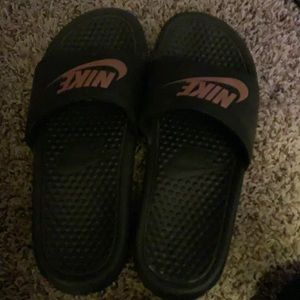 Women’s Nike slides. In good condition. Size 7